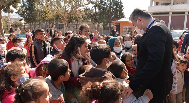 Vali Yılmaz, Vali Karahan İlkokulunu ziyaret etti