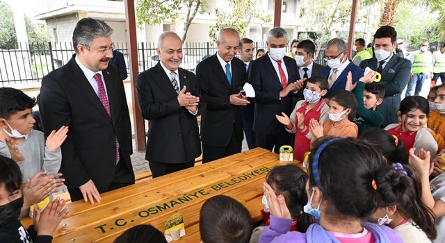 Osmaniye Belediyesi’nden Öğrencilere Ahşap Piknik Masası