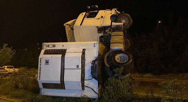 4 aracın karıştığı kazada, 3'ü polis 5 kişi yaralandı