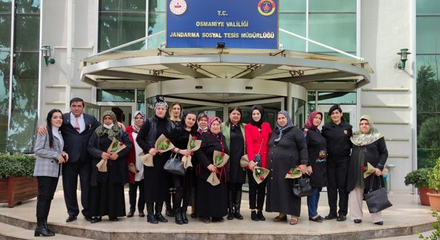 Şehit, gazi anne ve eşlerinden, Jandarma Komutanı eşine ziyaret