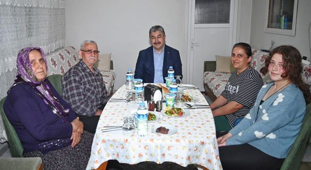 Vali Yılmaz şehit ailesiyle iftar yemeği yedi