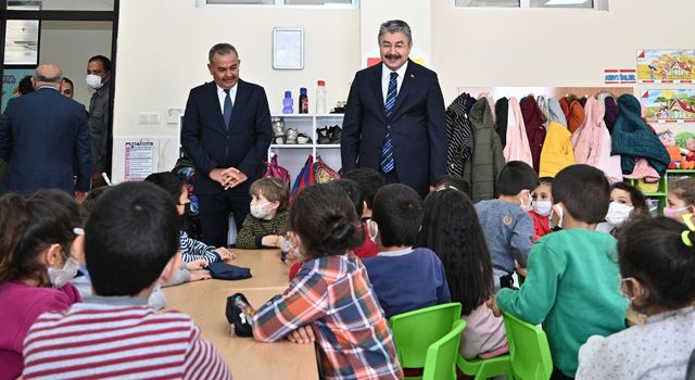 Vali Yılmaz, Türkmenbeyi Okulunu ziyaret etti