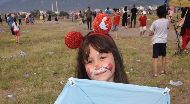 Osmaniye Semalarını Uçurtmalar Süsledi