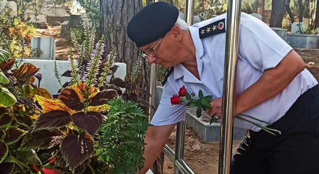 Jandarma Albay Altundarak’ın ilk ziyareti şehit mezarı oldu