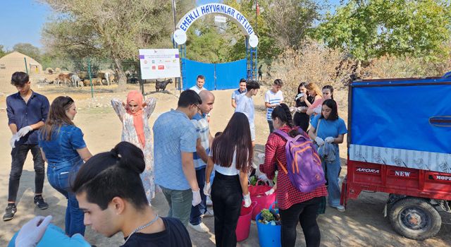 Veteriner tekniker adayları, emekli hayvanlar çiftliğinde bilgilendirildi