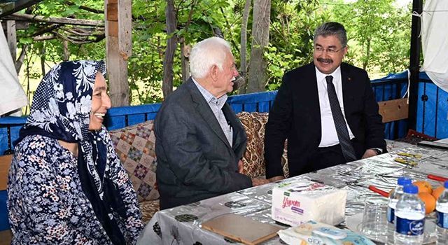 Aşık Feymani'den Vali Erdinç Yılmaz İçin Dokunaklı Şiir