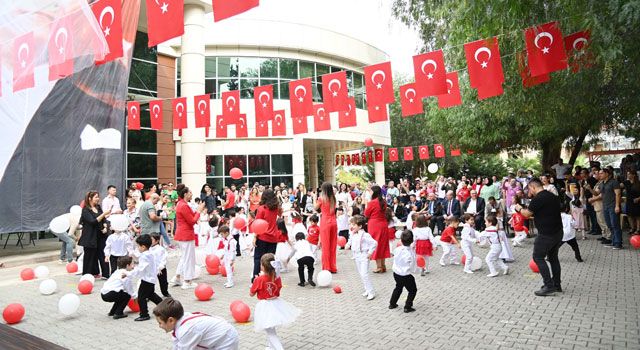 Anaokulu Öğrencilerinden Cumhuriyet Kutlaması