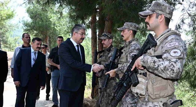 Vali Yılmaz, Görev Başındaki Polisleri Ziyaret Etti