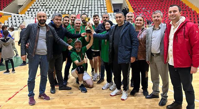 Tosçelik Sosyal Bilimler Lisesi, Voleybol Turnuvası'nda Birinci