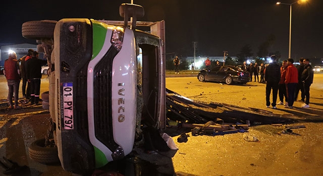 Adana’da kamyonetle otomobilin çarpışması sonucu 1 kişi öldü, 3 kişi yaralandı