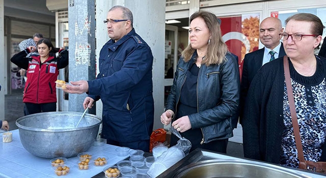 Burdur’da şehitler için lokma dağıtıldı