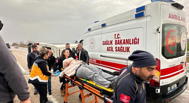 Adana’da minibüsün devrildiği kazada 8 kişi yaralandı