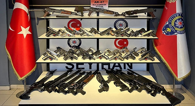 Adana’da operasyon ve denetimlerde ruhsatsız 65 silah ele geçirildi
