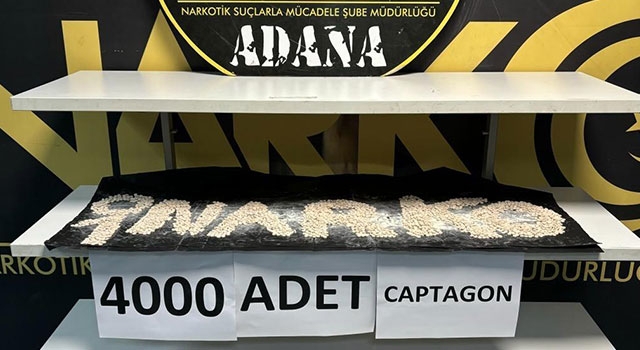 Adana’da otomobilde baklava kutusuna gizlenmiş 4 bin uyuşturucu hap bulundu