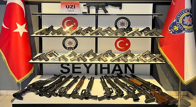 Adana’da ruhsatsız 39 silah ve 1 balistik çelek yelek ele geçirildi