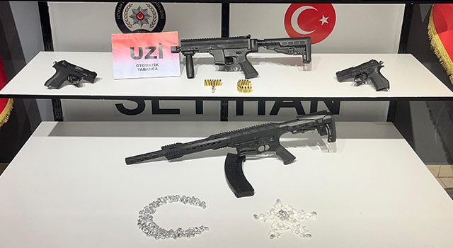 Adana’da ruhsatsız silah ve uyuşturucu bulunan evdeki 1 kişi tutuklandı