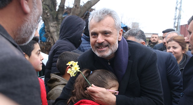 AK Parti Hatay Büyükşehir Belediye Başkan adayı Öntürk, mahalle ziyareti yaptı