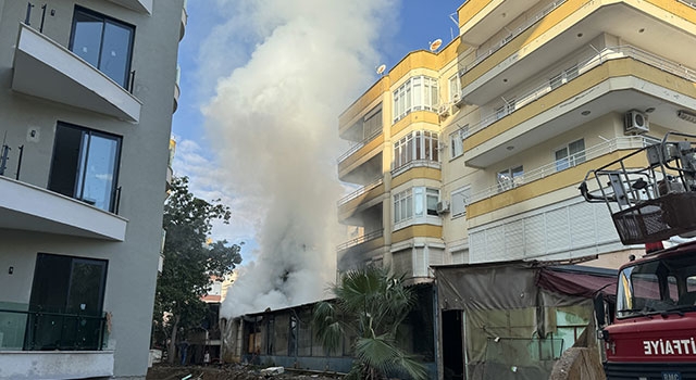 Alanya’da işletmeye kapalı bir restoranda çıkan yangın hasara neden oldu