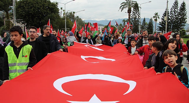 Alanya’da ”Şehitlerimize saygı, Filistin’e destek” yürüyüşü düzenlendi