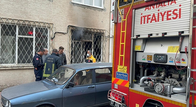 Antalya’da apartman dairesinde çıkan yangın söndürüldü