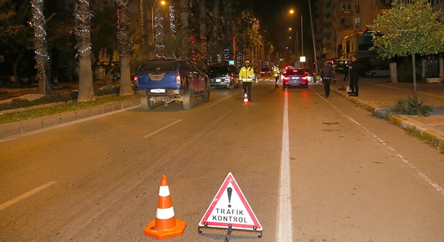 Antalya’da polis ekipleri yılbaşı denetiminde