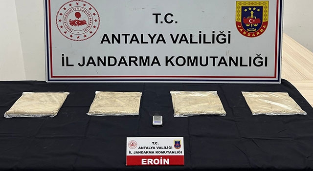 Antalya’da uyuşturucu operasyonunda yakalanan 2 şüpheli tutuklandı