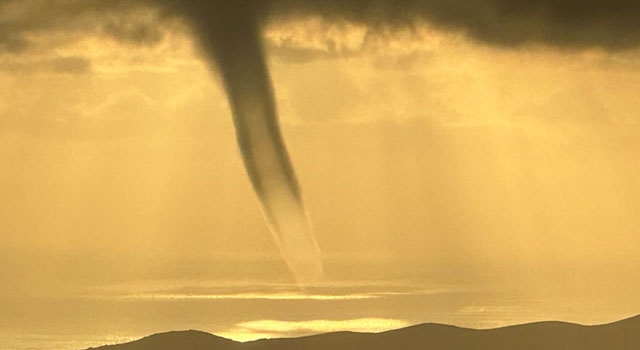 Antalya’nın Kaş ilçesinde denizde hortum oluştu