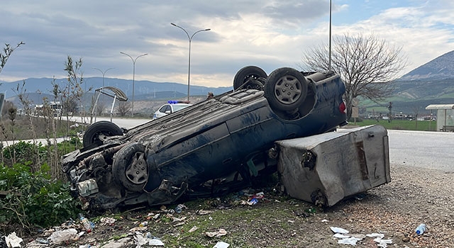 Hatay’da devrilen otomobildeki 6 kişi yaralandı