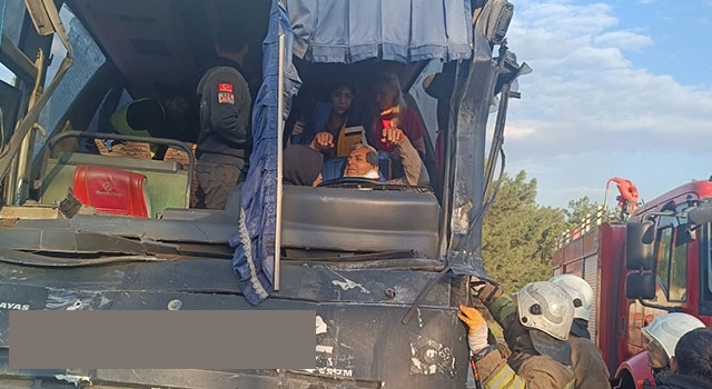 Hatay’da iki işçi servisinin çarpışması sonucu 6 kişi yaralandı