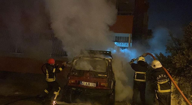 Hatay’da otomobilde çıkan yangın söndürüldü