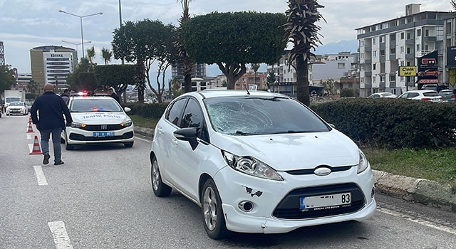 Hatay’da otomobilin çarptığı kadın ağır yaralandı