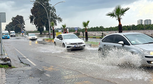 Hatay’da sağanak hayatı olumsuz etkiledi