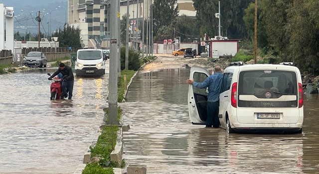 Hatay’da sağanak hayatı olumsuz etkiledi