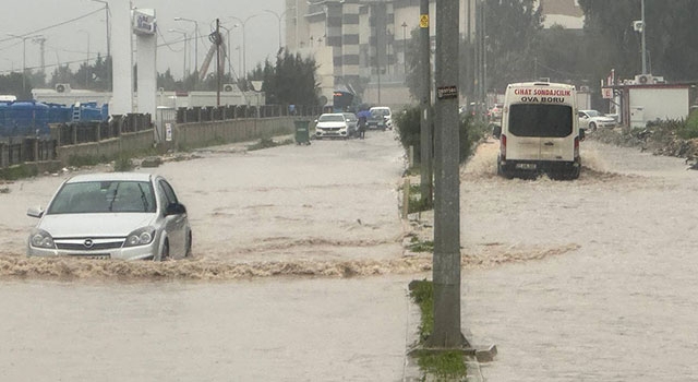 Hatay’da sağanak hayatı olumsuz etkiledi