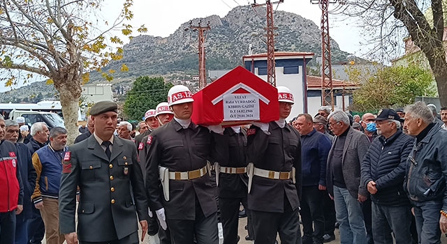 Kıbrıs gazisi, Adana’da son yolculuğuna uğurlandı