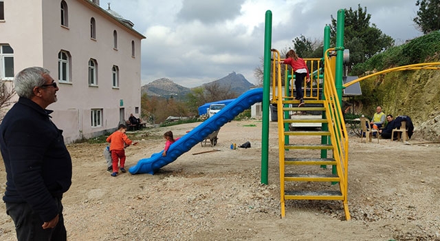Kozan’da Işıklı Mahalle parkı yapımı tamamlandı