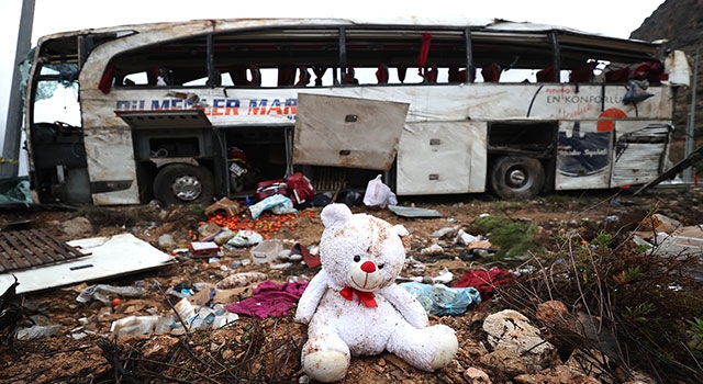 Mersin’de devrilen yolcu otobüsündeki 9 kişi öldü, 30 kişi yaralandı