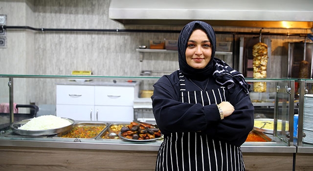 Mesleklerini bırakıp depremde kaybettikleri dedelerinin lokantasını işletmeye başladılar