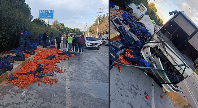 Serik’te midibüsle çarpışan kamyonetteki domatesler yola saçıldı