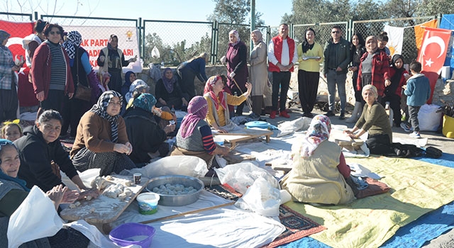 Tarsus’ta AK Partili kadınlardan ”Sıkma Şenliği”