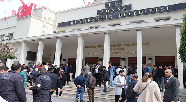 Adana Büyükşehir Belediyesi Özel Kalem Müdürlüğü personeli silahlı saldırıda yaralandı