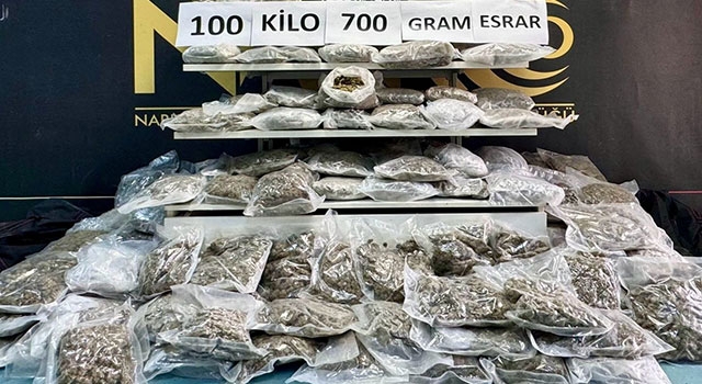 Adana’da ahşap yüklü tırda 100 kilo 700 gram esrar ele geçirildi