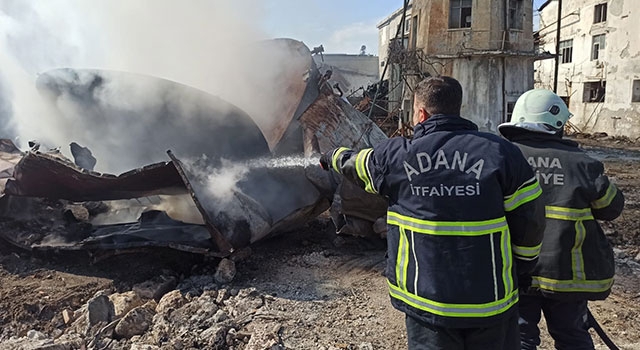 Adana’da eski fabrika bahçesinde çıkan yangın söndürüldü