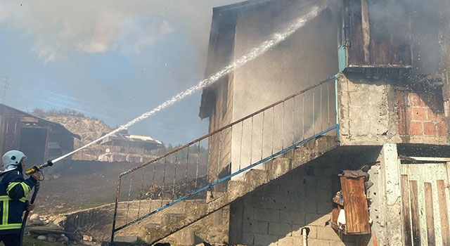 Adana’da müstakil evde çıkan yangın hasara neden oldu