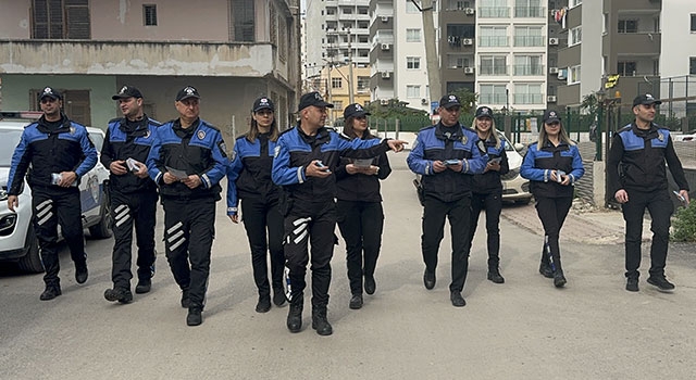 Adana’da polis ”Komşunu Kolla” projesi kapsamında vatandaşı bilgilendirdi