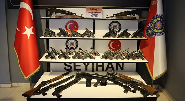 Adana’da ruhsatsız 9 tüfek ve 36 tabanca ele geçirildi