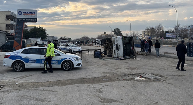 Adana’da tarım işçilerini taşıyan midibüsün devrilmesi sonucu 15 kişi yaralandı