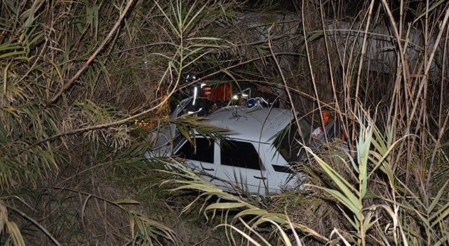 Antalya’da dereye düşen otomobildeki 2 kişi yaralandı