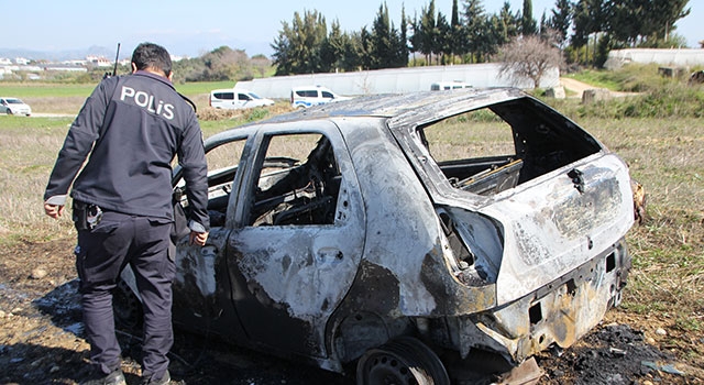 Antalya’da eşine kızan kişi otomobili ateşe verdi