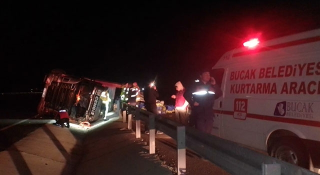 Burdur’da devrilen sebze yüklü tırdaki 3 kişi yaralandı